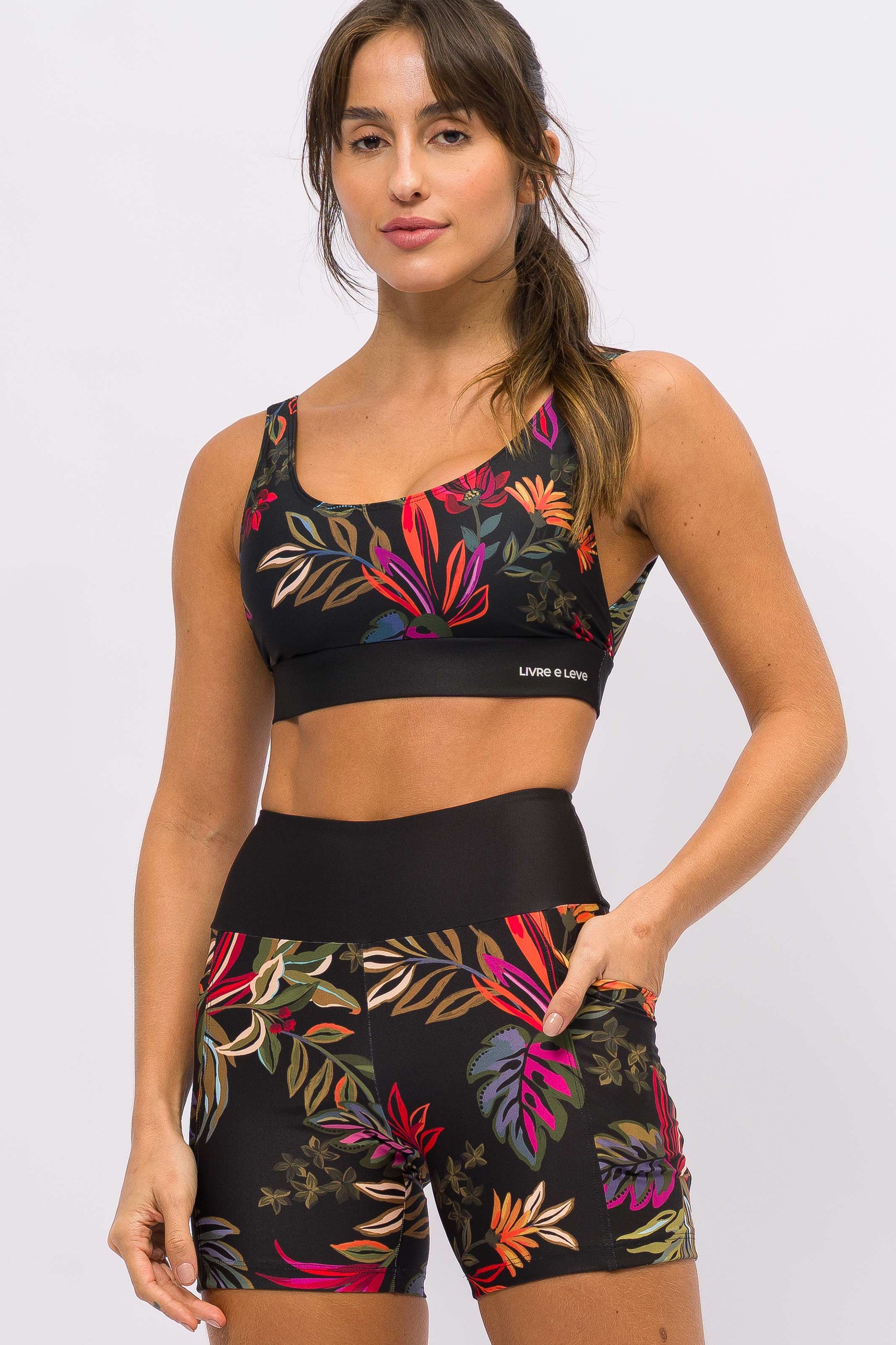 Conjunto Top Transpassado e Bermuda com Bolso Viver