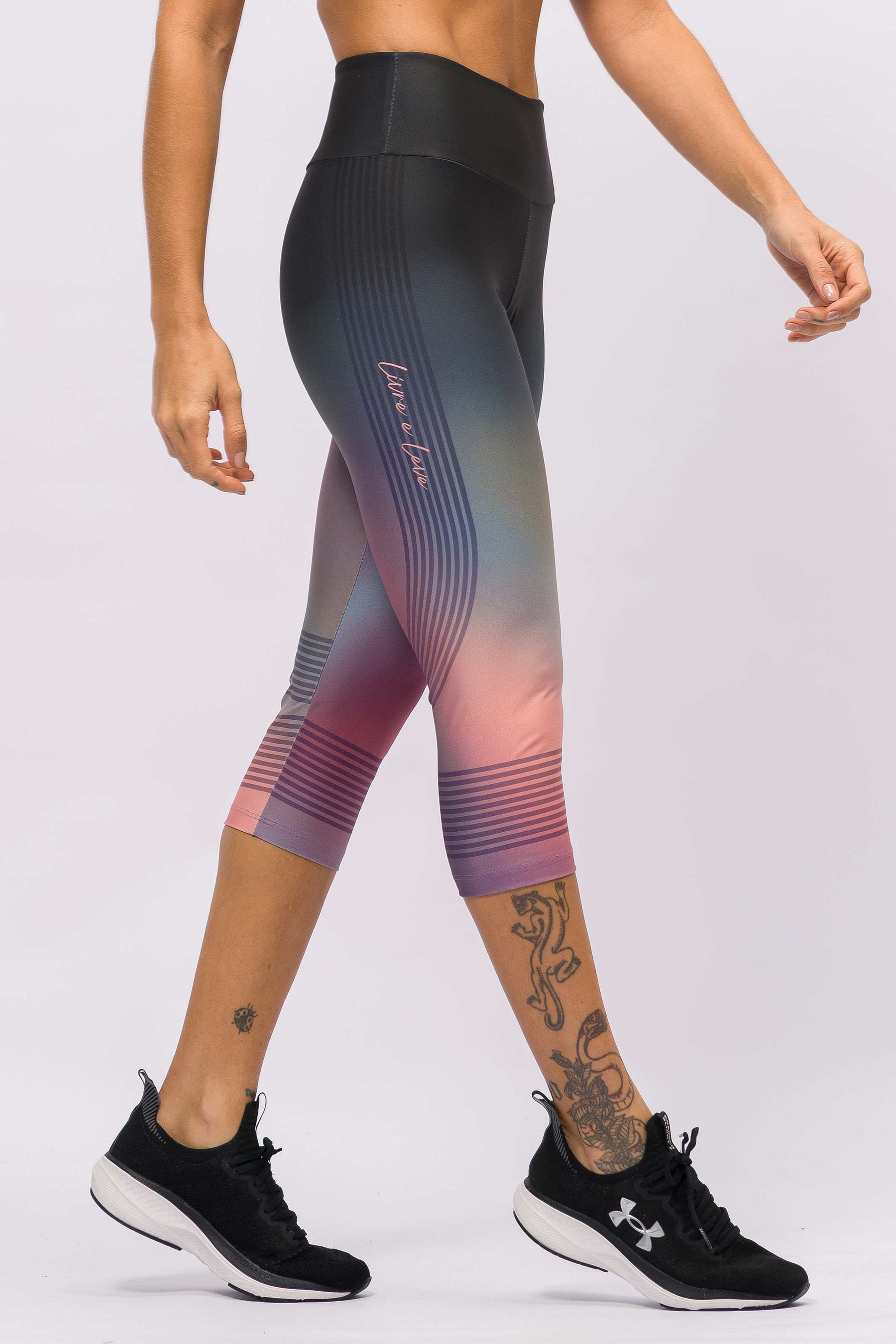 Conjunto Top com Bolso e Corsário Track