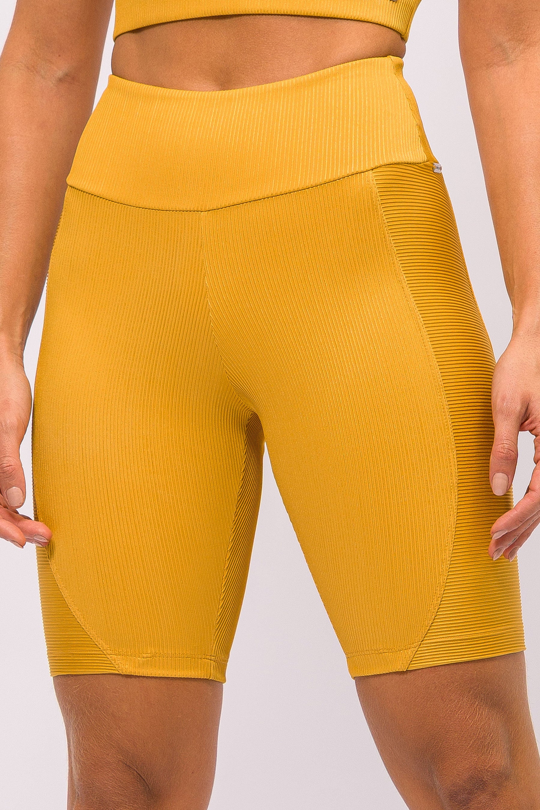 Conjunto Bermuda Canelado Mostarda