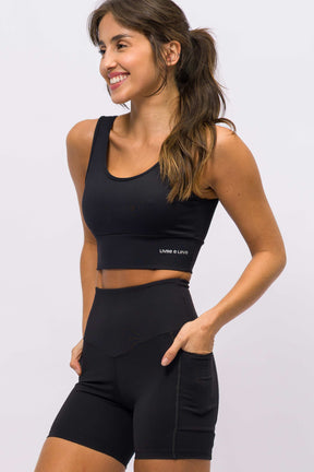 Conjunto Top Regata e Bermuda Modeladora com Bolso Lateral Preta