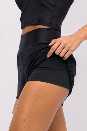 Cropped Regata e Short Furadinho com Cós Preto