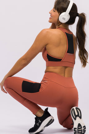 Conjunto Top com Bolso e Legging com 2 Bolsos Marrom